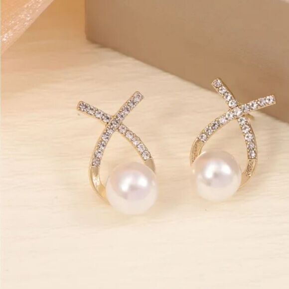 New CRYSTAL PEARL stud earrings - Picture 1 of 4